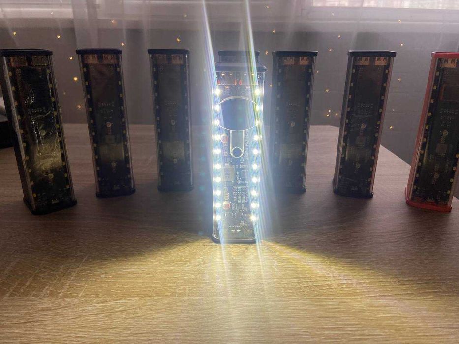 Корпус для павербанка с быстрой зарядкой 22.5W + фонарик (8x18650)