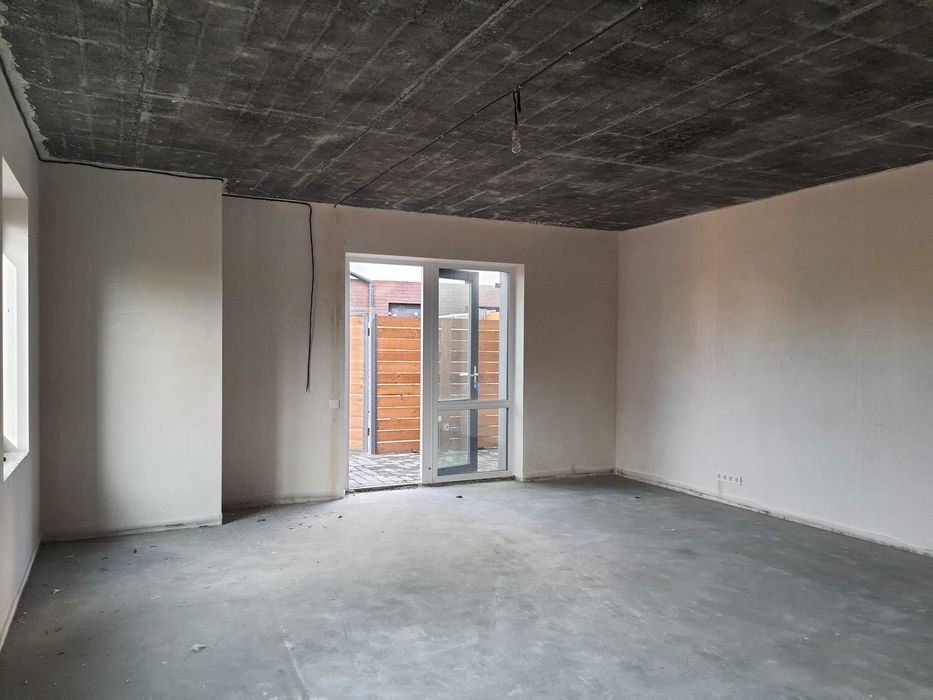 єВідновлення! Квартира з власним подвір'ям.