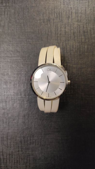 Relógio de senhora CK ótimo estado