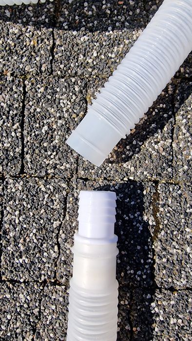 Dwie złączki do węży basenowych 32 mm z zaciskami mocującymi