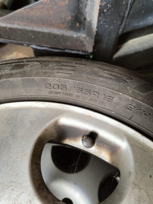 Sprzedam opony 215/55/17