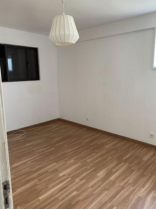 Sótão para arrendar em moradia no Cacém