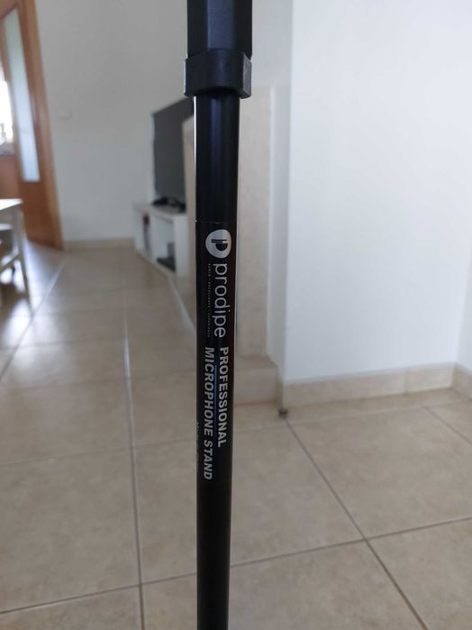 Tripé para microfone de cantar