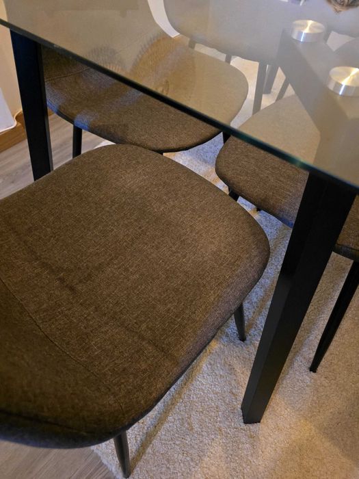 Mesa e cadeiras de sala de jantar