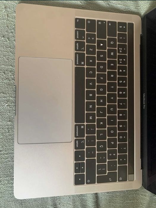 MacBook Pro 2019, 16 GB, 256 GB, Damaged64284458635137120