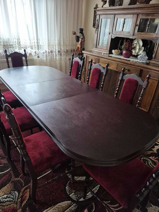 Stół rozkładany plus 8 krzeseł
