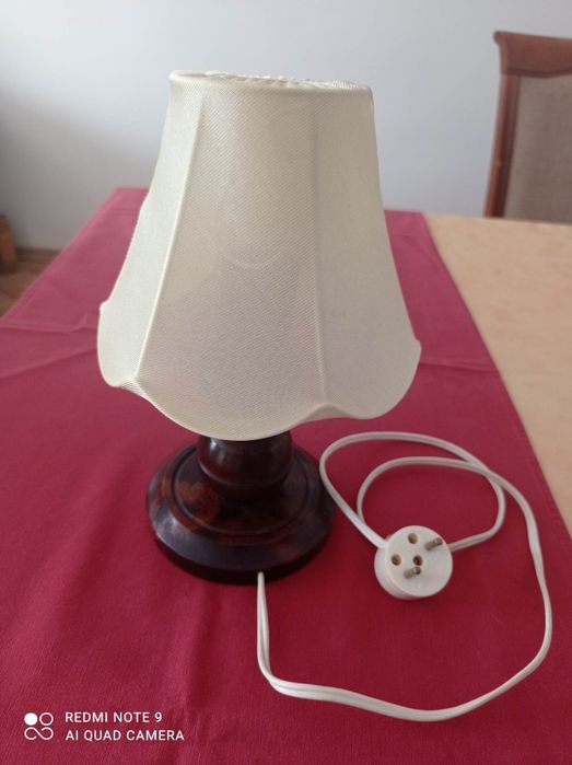 Drewniana lampka z abażurem