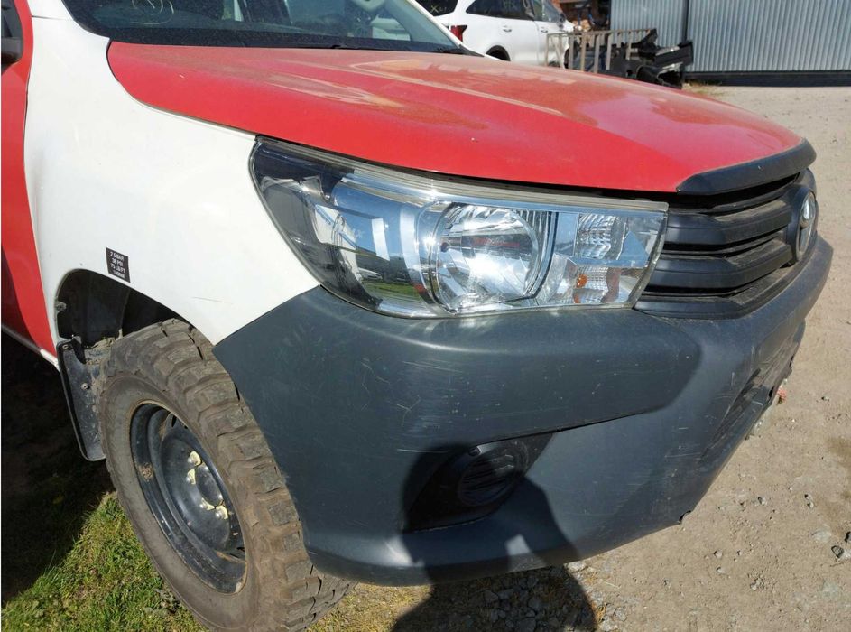 Toyota HILUX бампер передок комплектний шрот розборка