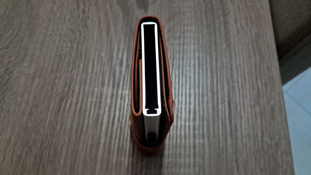 Carteira RFID com porta cartões de alumínio e secção  notas e cartões