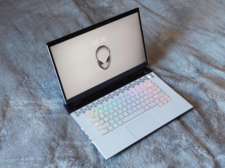 Alienware M15 r2 i7-9750h RTX2070 16Gb DDR4 1tb ssd