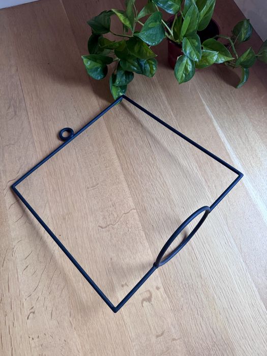 Kwietnik wiszący czarny metalowy nowoczesny