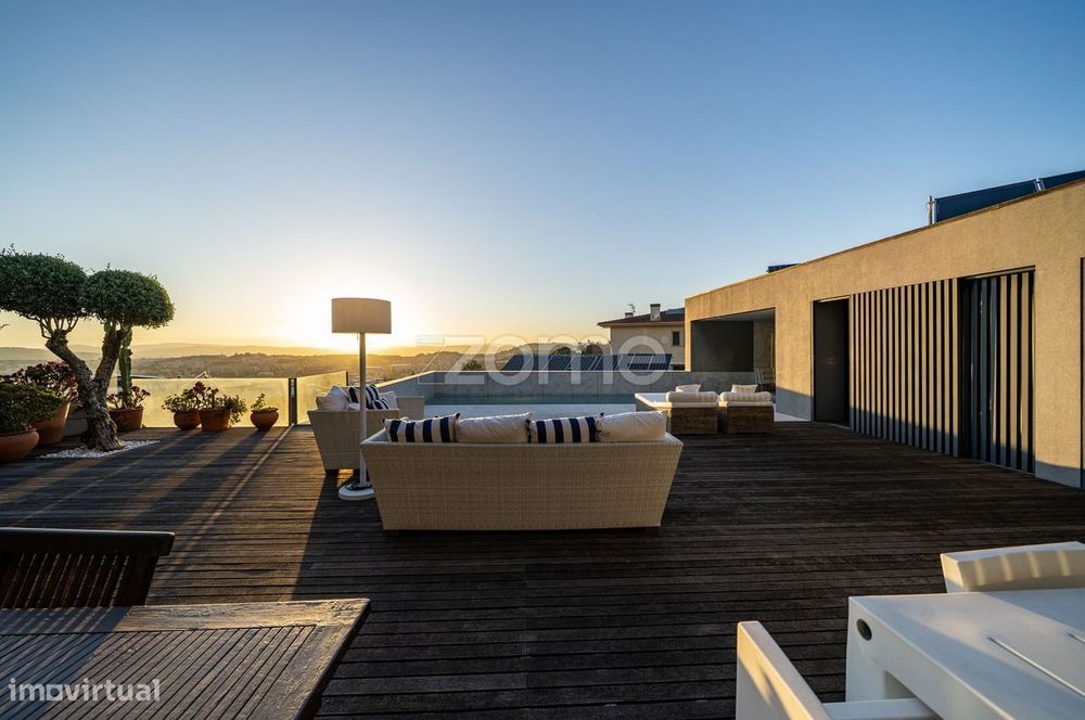 Moradia T4 de luxo, individual com piscina em Nogueiró - Braga