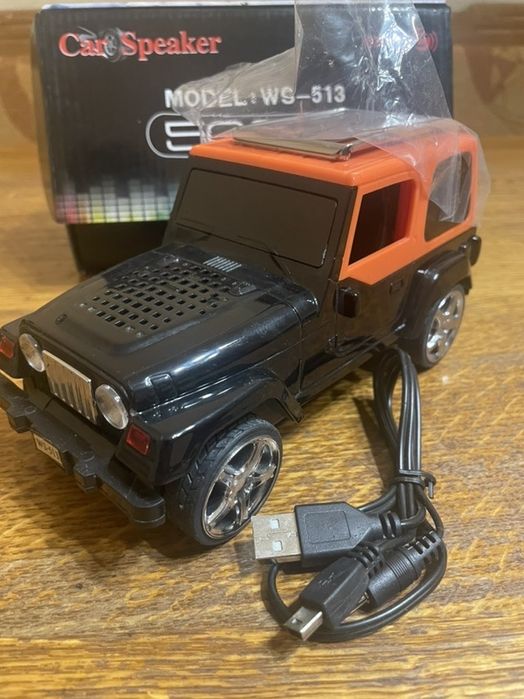 Портативна колонка у вигляді автомобіля