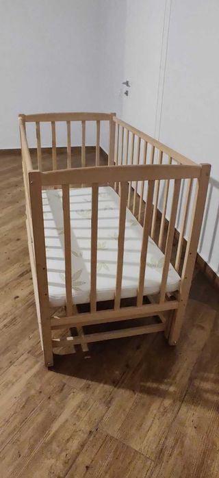 Кроватка дитяча з маятником з натурального дерева без лаку, еко+матрас