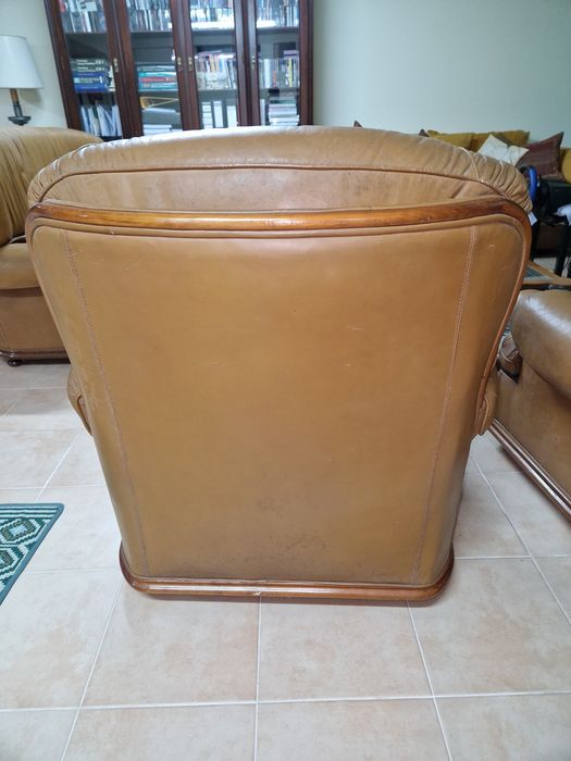 Conjunto de sofá cama mais 2 individuais, em pele genuína