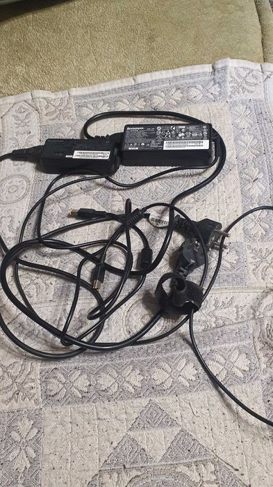 Зарядка для ноутбуков LENOVO в отличном состоянии.