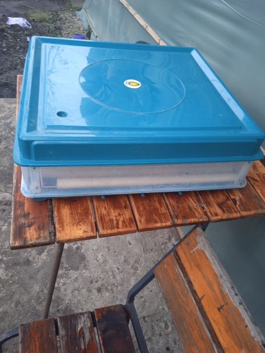 Продам Инкубатор птаха