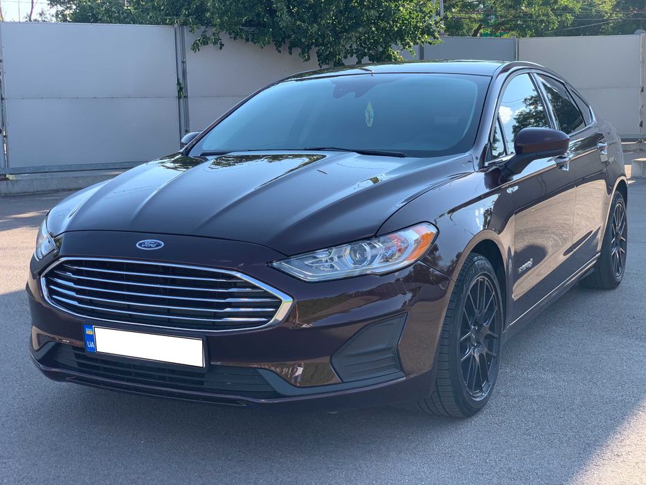 Оренда авто автомат Ford Fusion 2020р Гібрид від 1000грн/день росхід 5,5л