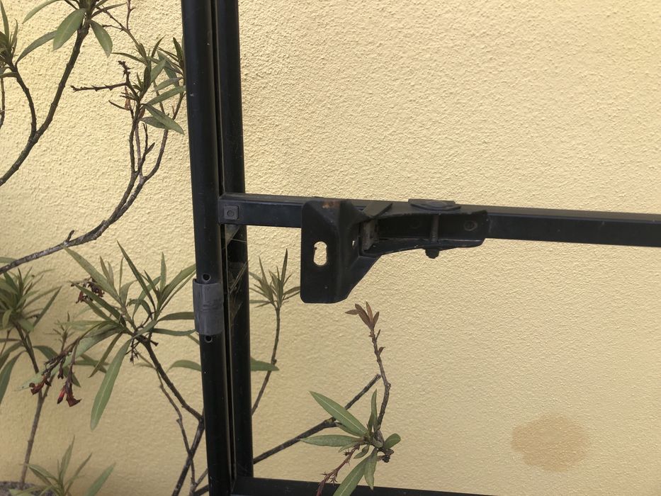 Grade em ferro bom estado