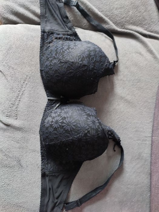 Sprzedam biustonosz 85E