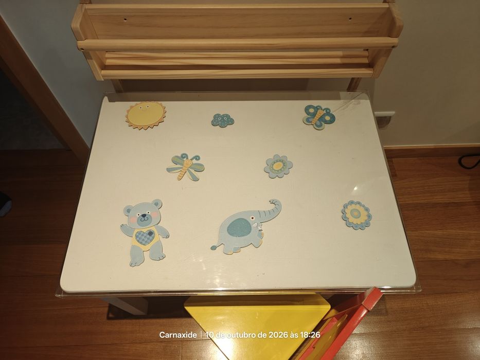 Mesa de criança + banco