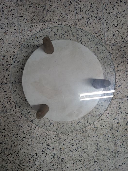 Mesa circular com tampo de vidro