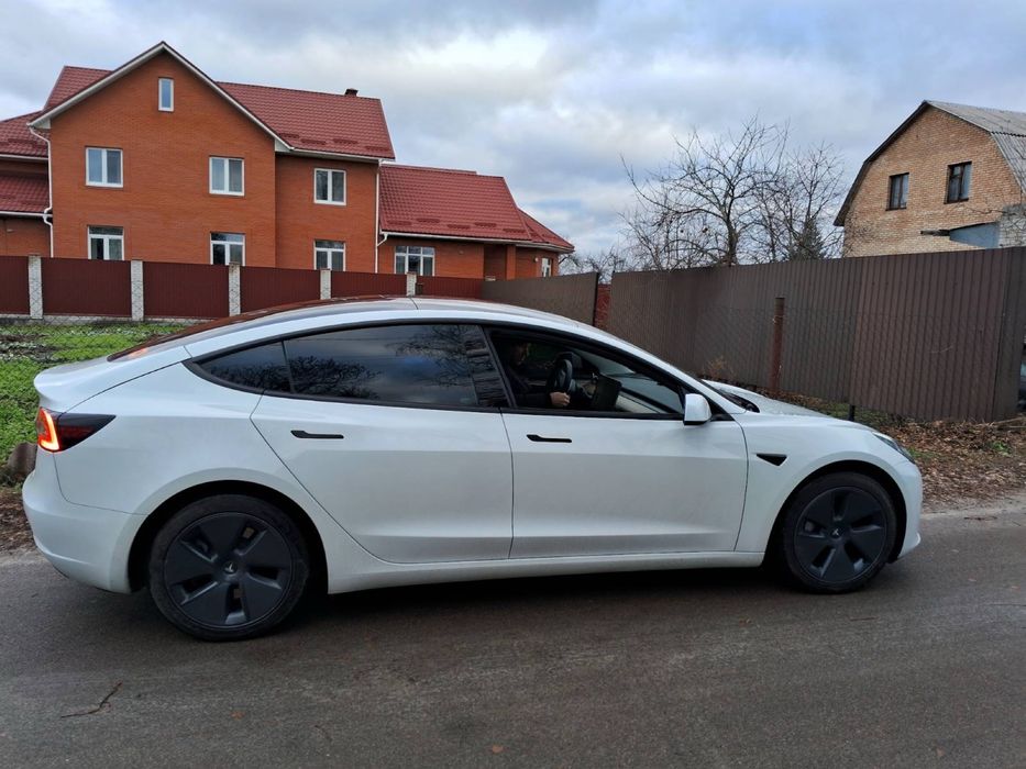 Tesla Model 3, 2023року, пробіг 37 000 км