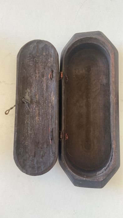 Caixa antiga com ilustração