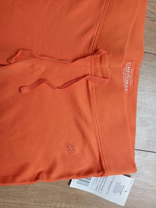 Nowe spodnie dresowe Cherokee r.40