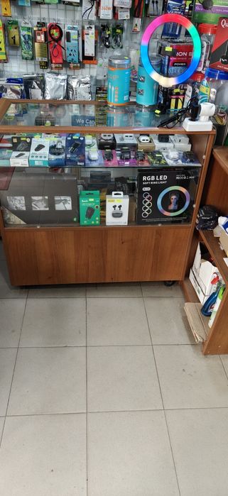 Продам меблі для торгівлі