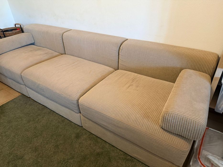 Sofa creme com armazenamento