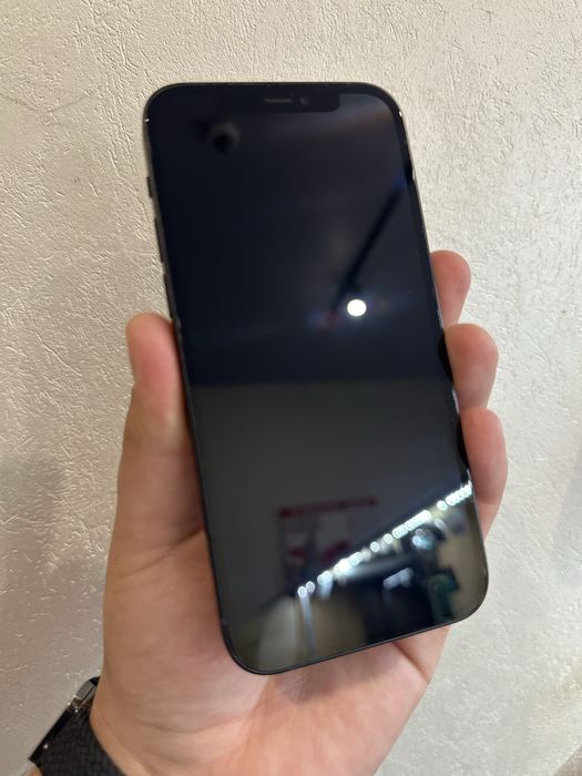 Продам вживаний Iphone 12 на запчастини