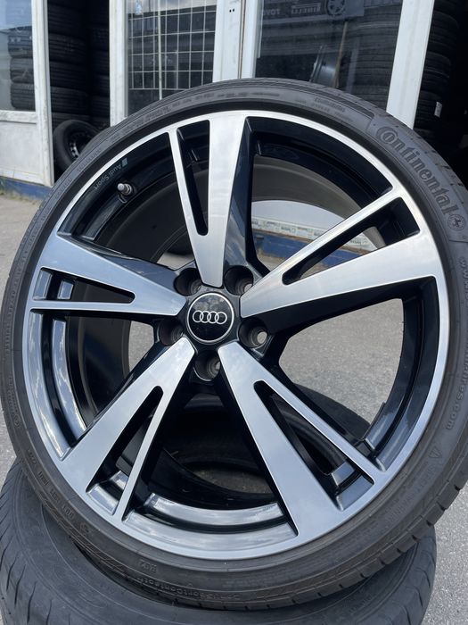 Продам комплект оригинальных дисков Audi