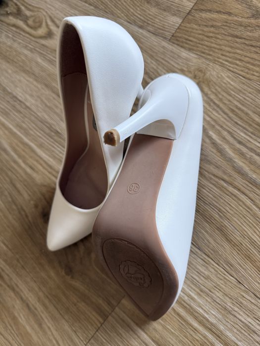 Жіночі класичні туфлі