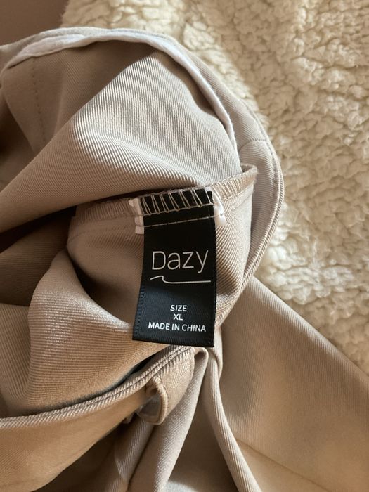 Calça formal mulher Dazy creme - usada 1 vez