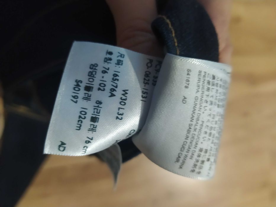Granatowe damskie jeansy Levi's legging 30/32