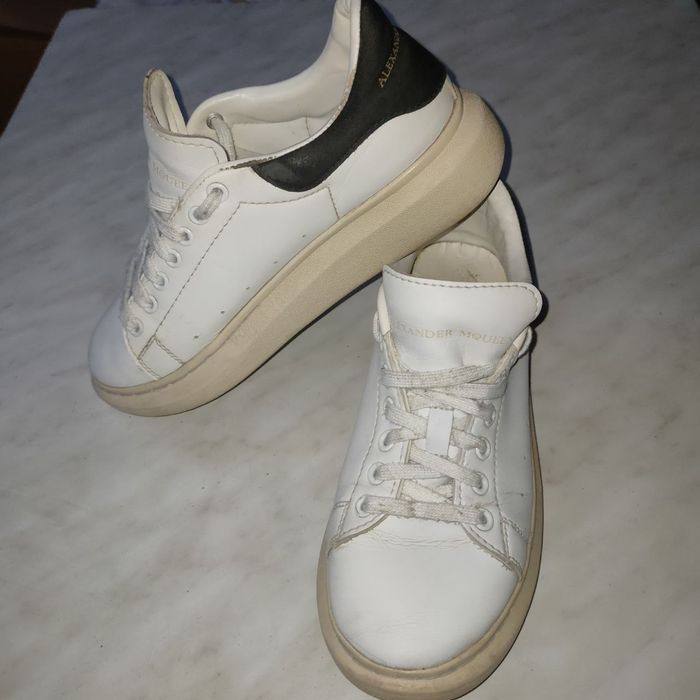 Женские кожаные кроссовки Alexander McQueen
