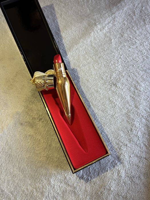 Batom Christian Louboutin novo