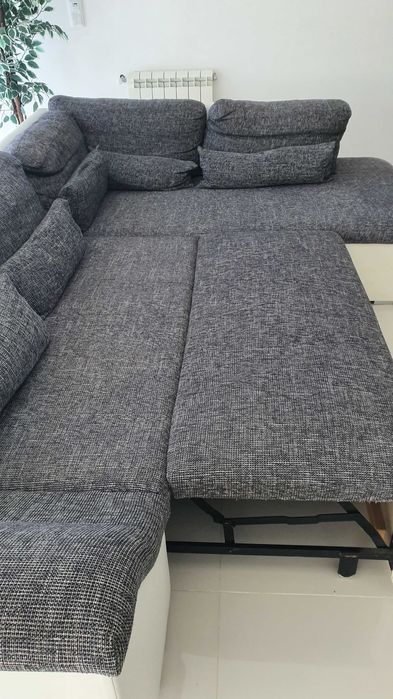 Sofa em pele sintetico e tecido