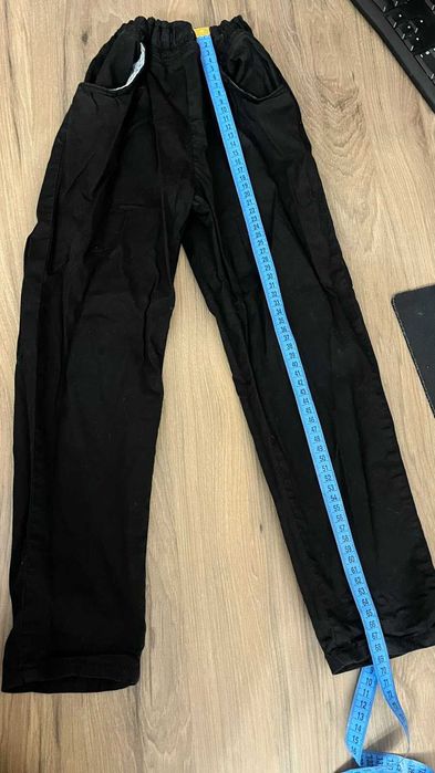дитячі чорні штани. На зріст 120 см. Стан нових.
