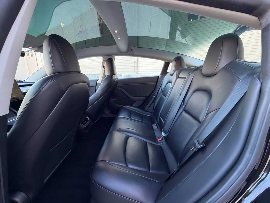 Tesla Model 3      2023