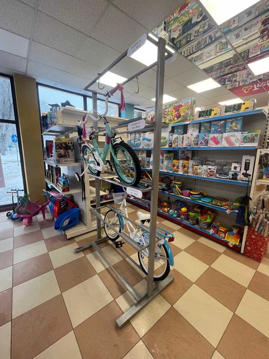 Stojak sklepowy na 8 rowerów, koło do 24 cali