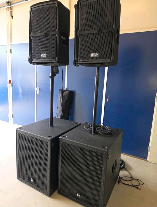 Aluguer de Som luzes Projectores, ecrãs LCD, Pulpitos e Palcos