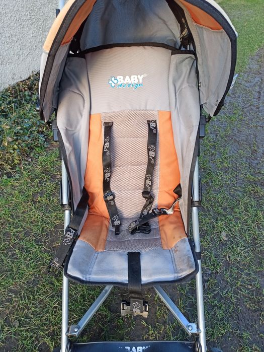 Wózek dla dziecka typu parasolka