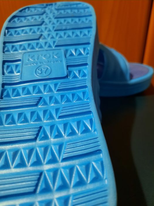 Шлепанцы, летние шлепки, босоножки.