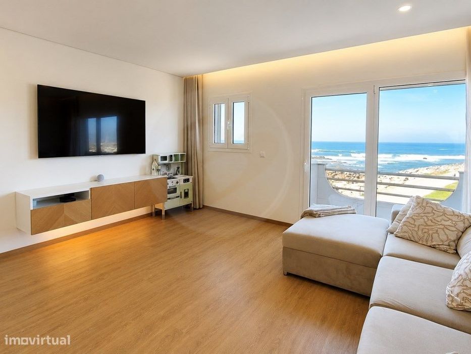 T2 Duplex com Terraço em 1ª Linha de Mar em Vila do Conde