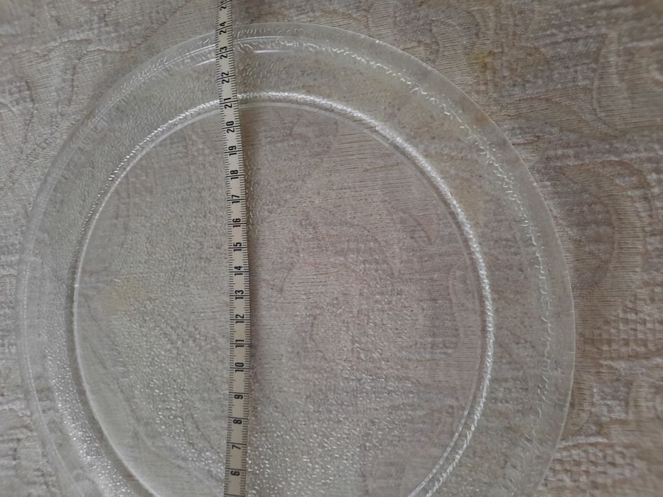 Vendo  três pratos  para microondas