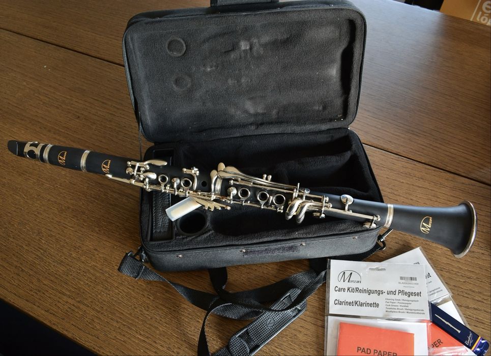 Clarinete Iniciação Monzani MZCL-133B (Sistema Boehm) + Extras – Excelente estado