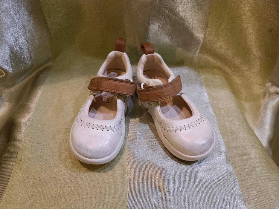 Детские кожаные балетки Clarks