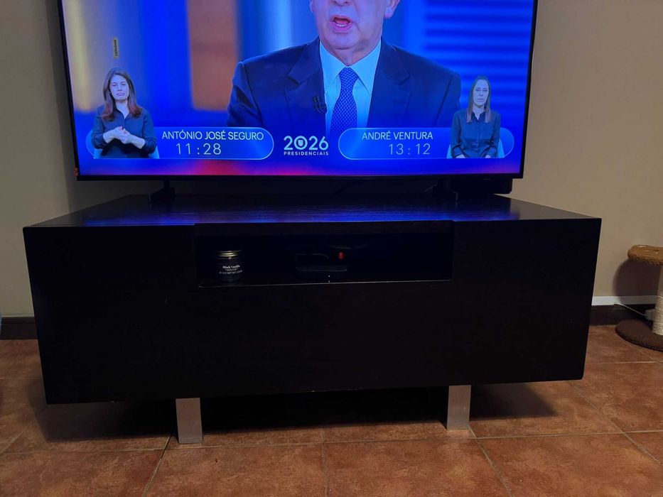 Móvel tv impecável